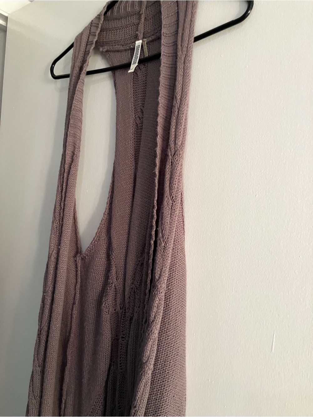 Knit Sleeveless Duster boho Cardigan in Mauve/dusty purple with bottom fringes.